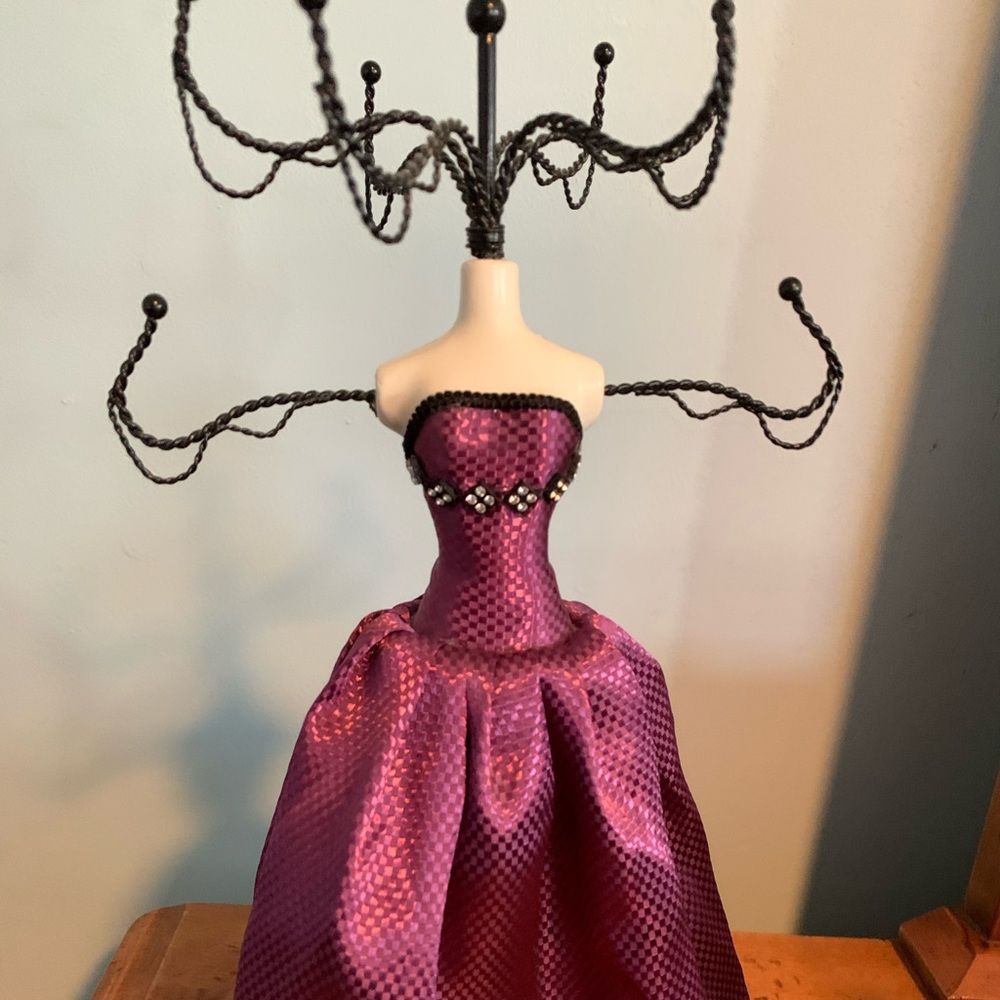 Dress form jewelry holder